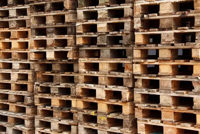 Wooden Skids vs. Plastic Pallets: Which Is Better for Your Business?